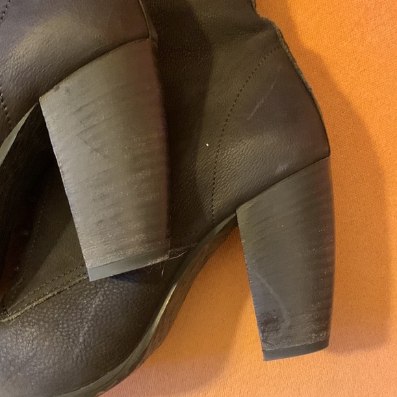 Boutique 9. Leather Lace Up Ankle Booties with Faux Fur lining size 9 - Picture 12 of 15